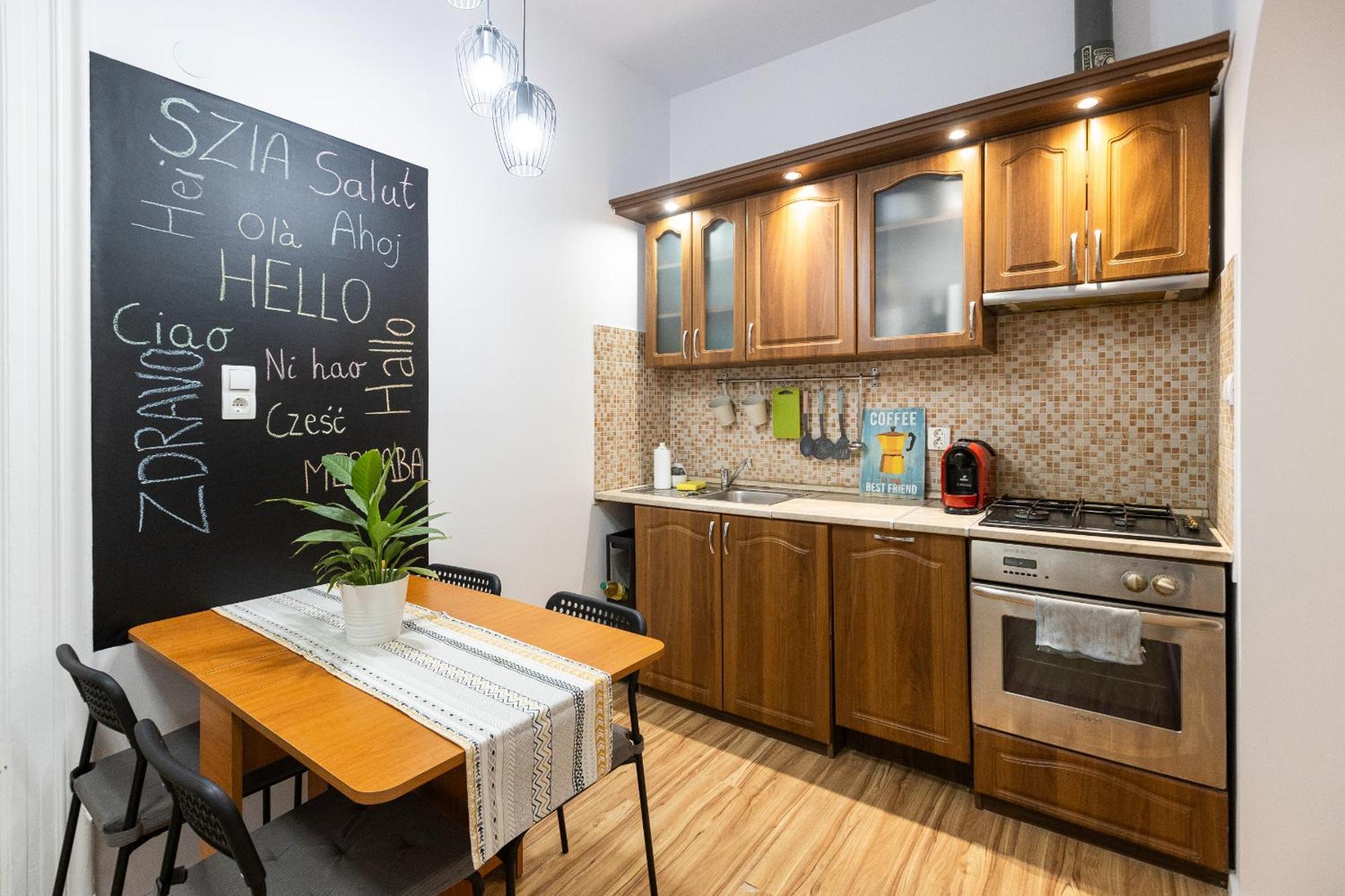 Cozy With Terrace Apartment Budapest