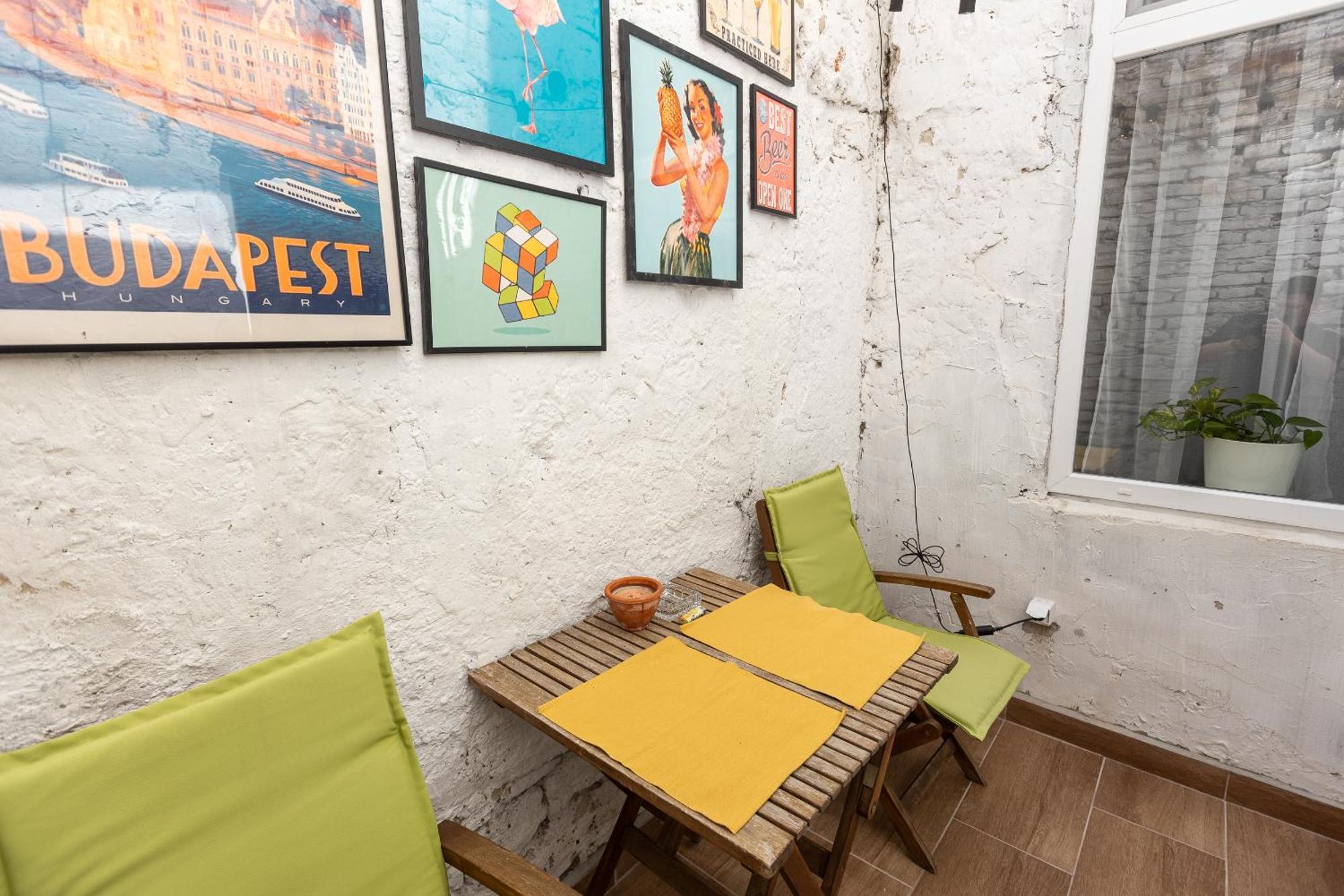 Cozy With Terrace Apartment *