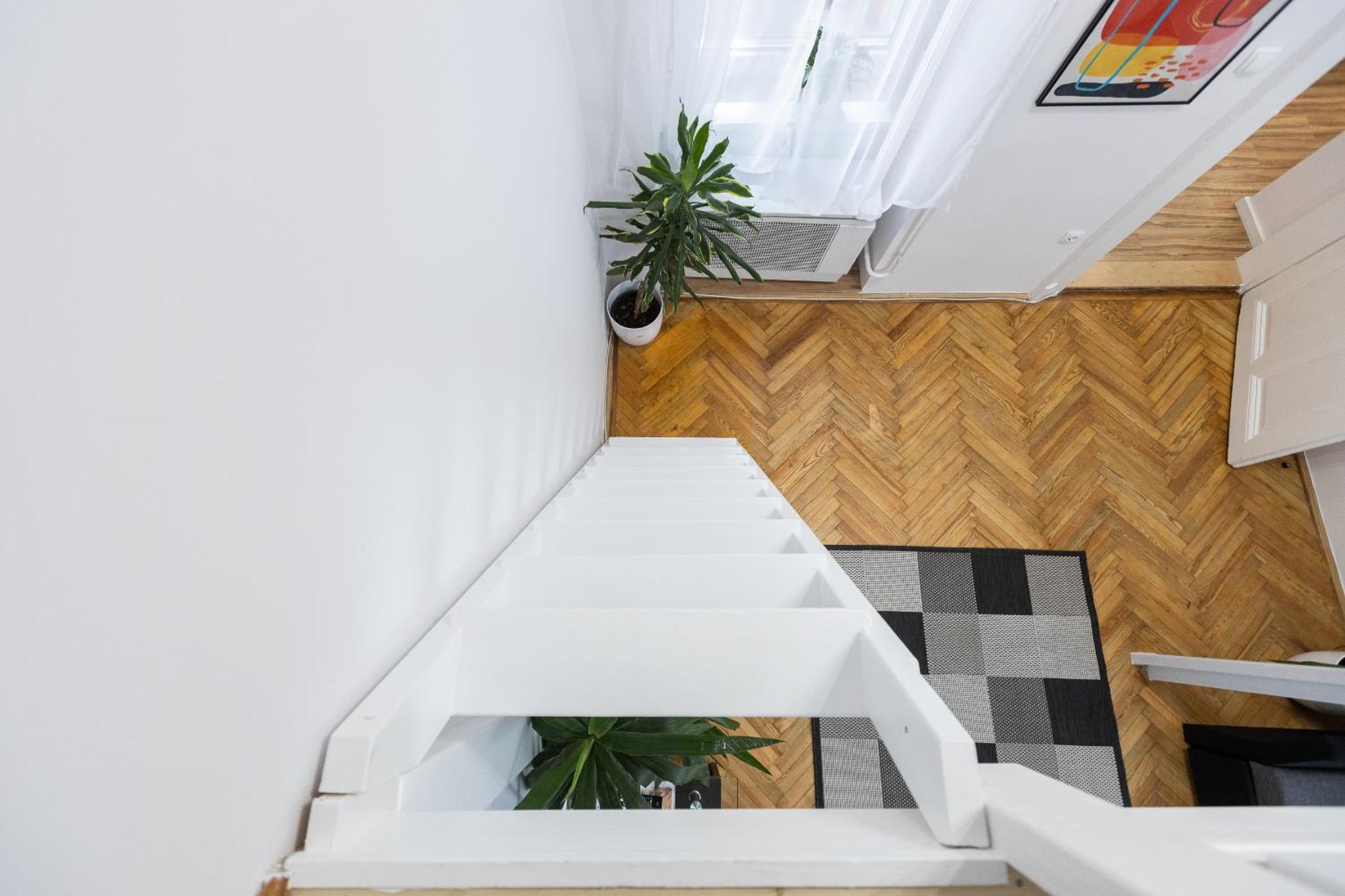 Cozy With Terrace Apartment *