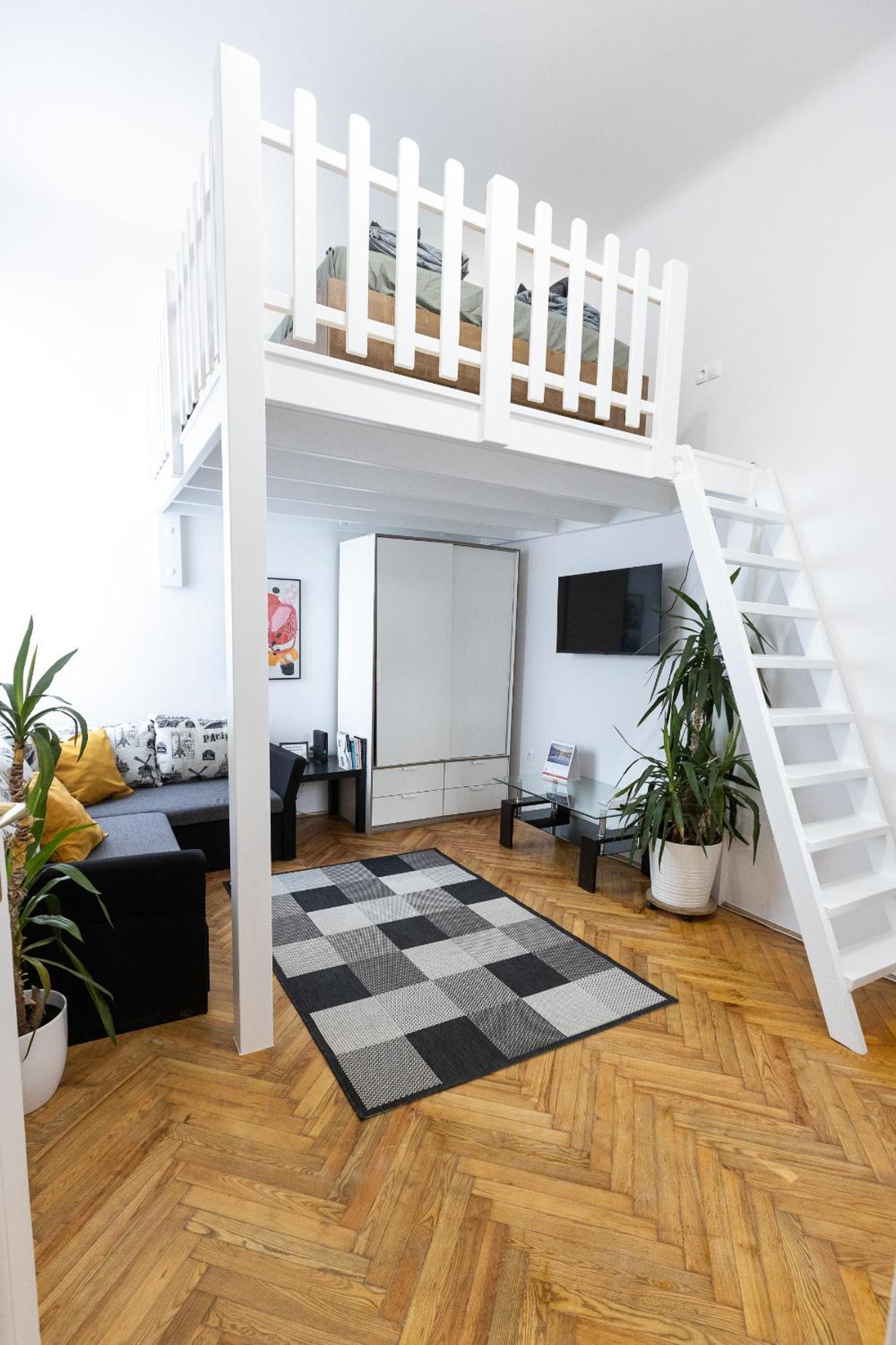 Cozy With Terrace Apartment